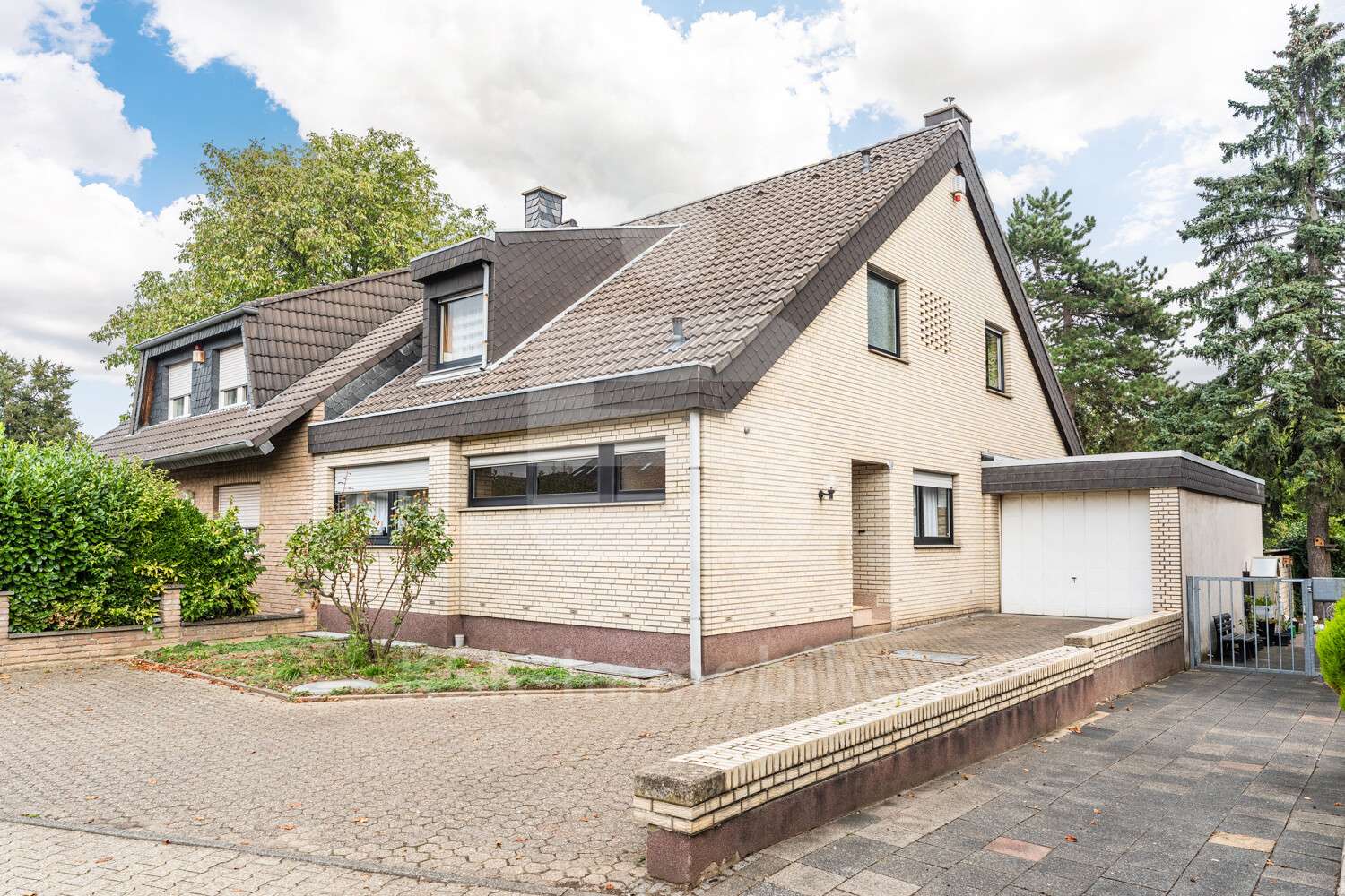Außenaufnahme - Einfamilienhaus in 50127 Bergheim mit 150m² kaufen