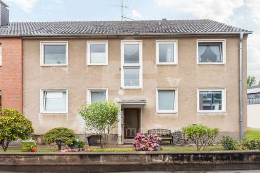 Außenaufnahme  - Mehrfamilienhaus in 51069 Köln / Dünnwald mit 172m² kaufen