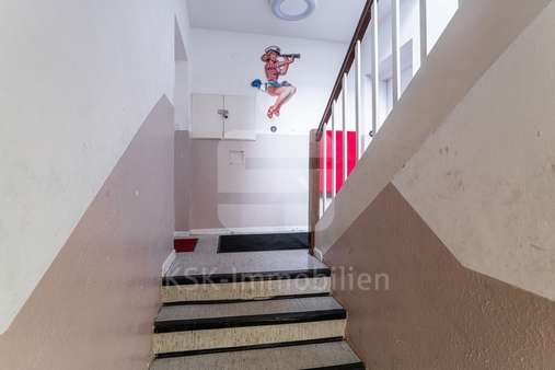Treppenhaus  - Mehrfamilienhaus in 51069 Köln / Dünnwald mit 172m² kaufen