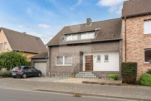 Vorderansicht - Doppelhaushälfte in 50189 Elsdorf mit 130m² kaufen