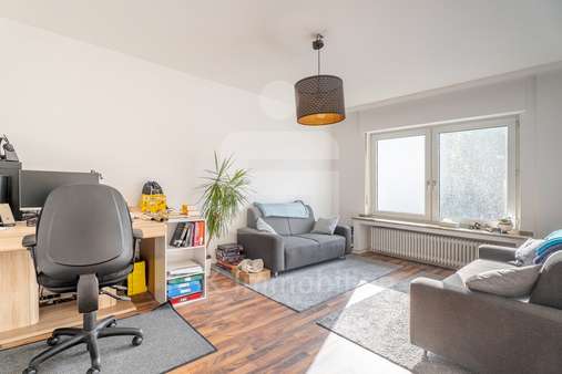 Wohnzimmer - Etagenwohnung in 52349 Düren mit 63m² kaufen