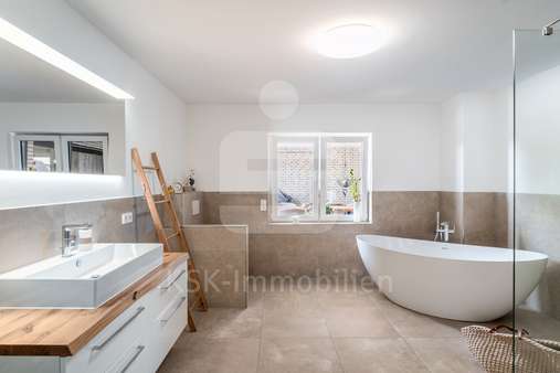 Badezimmer Erdgeschoss - Bungalow in 50374 Erftstadt / Kierdorf mit 172m² kaufen