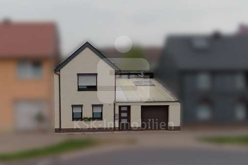 Drohnenaufnahme - Grundstück in 50374 Erftstadt / Herrig mit 131m² kaufen