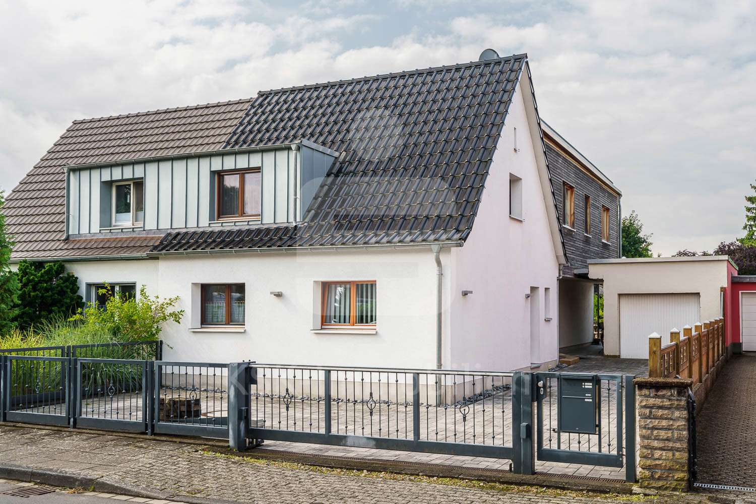 Außenansicht Außenansicht - Doppelhaushälfte in 51375 Leverkusen / Schlebusch mit 172m² kaufen