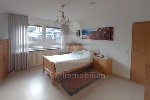 Schlafzimmer Schlafzimmer - Zweifamilienhaus in 50354 Hürth / Gleuel mit 185m² kaufen