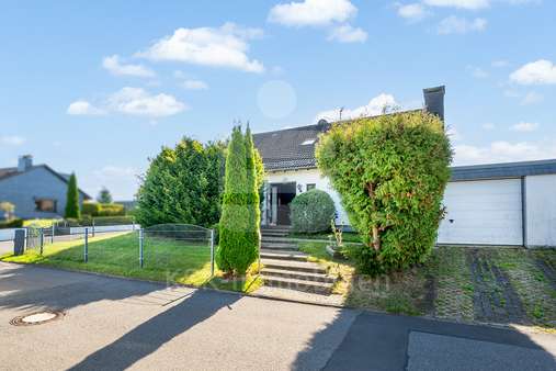 Außenansicht - Einfamilienhaus in 51789 Lindlar mit 203m² kaufen