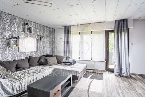 Wohnzimmer Wohnzimmer - Zweifamilienhaus in 50769 Köln mit 131m² kaufen