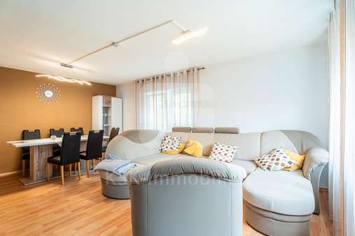 Wohnzimmer Erdgeschoss  - Mehrfamilienhaus in 51570 Windeck / Leuscheid mit 218m² als Kapitalanlage kaufen