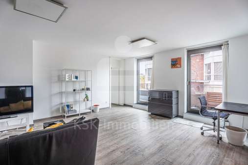 Wohnzimmer - Etagenwohnung in 50668 Köln mit 69m² kaufen