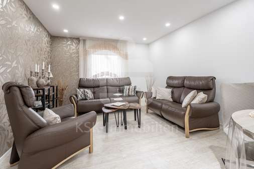 Wohn- und Esszimmer  - Doppelhaushälfte in 50226 Frechen mit 120m² kaufen