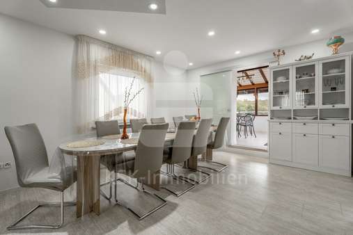 Wohn- und Esszimmer  - Doppelhaushälfte in 50226 Frechen mit 120m² kaufen