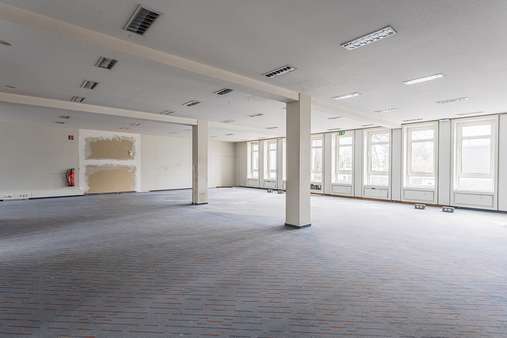 Büro Erdgeschoss - Bürofläche in 51399 Burscheid mit 207m² mieten