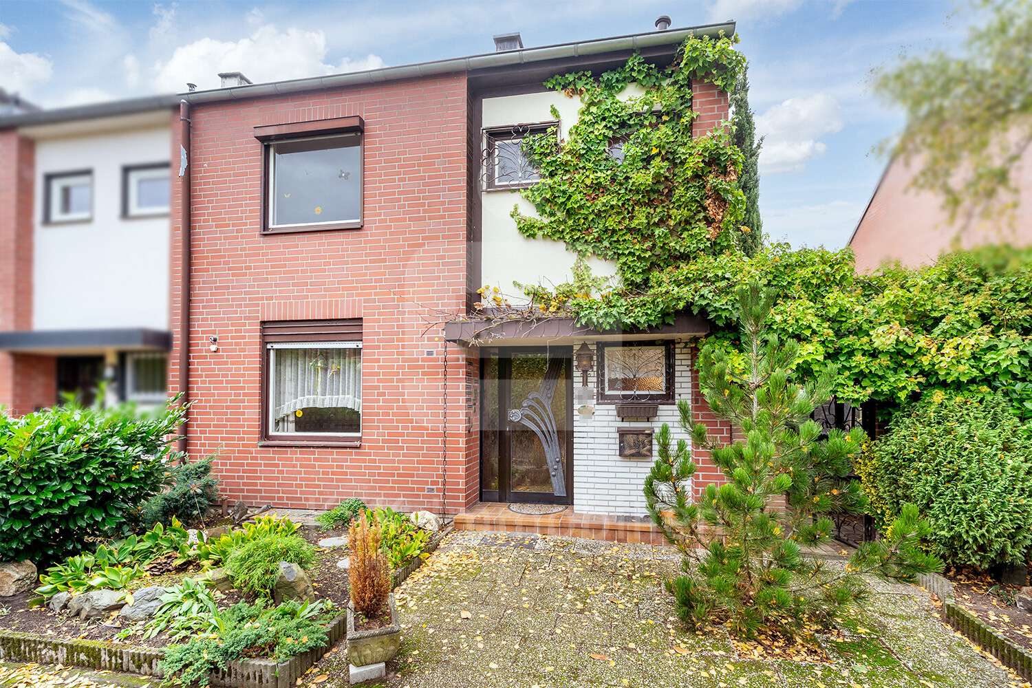 Außenansicht - Reihenendhaus in 50767 Köln mit 106m² kaufen