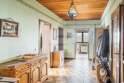 Flur Erdgeschoss - Zweifamilienhaus in 53505 Berg mit 155m² kaufen
