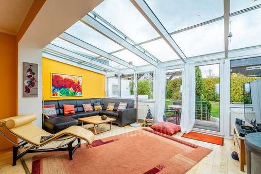 Wohnzimmer Erdgeschoss Wohnzimmer Erdgeschoss - Mehrfamilienhaus in 53797 Lohmar / Honrath mit 256m² kaufen