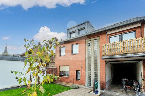 Außenaufnahme  Vorderhaus - Mehrfamilienhaus in 50129 Bergheim mit 277m² als Kapitalanlage kaufen