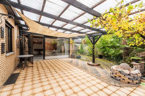 Terrasse  - Reiheneckhaus in 50259 Pulheim mit 103m² kaufen