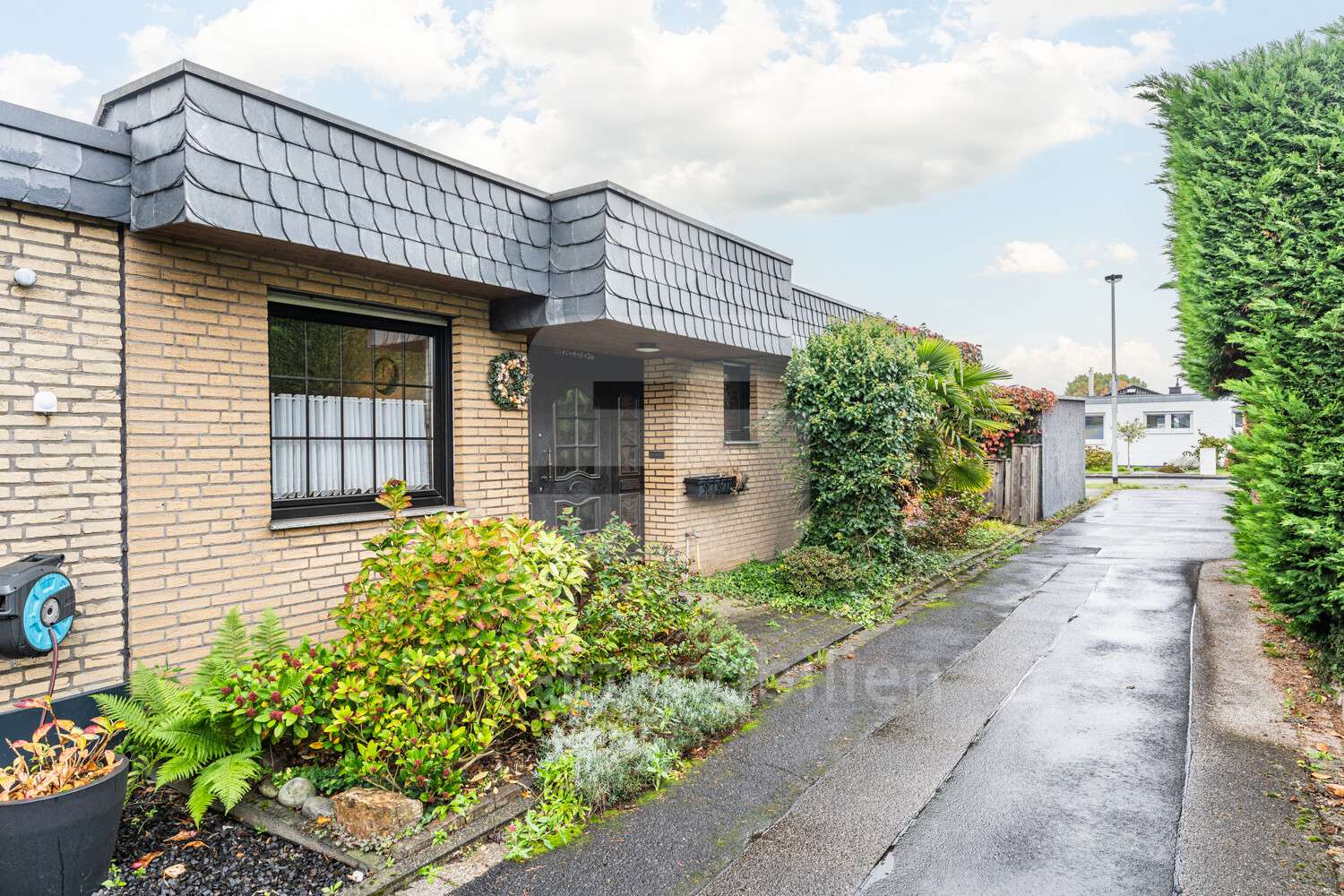 Außenaufnahme - Reiheneckhaus in 50259 Pulheim mit 103m² kaufen