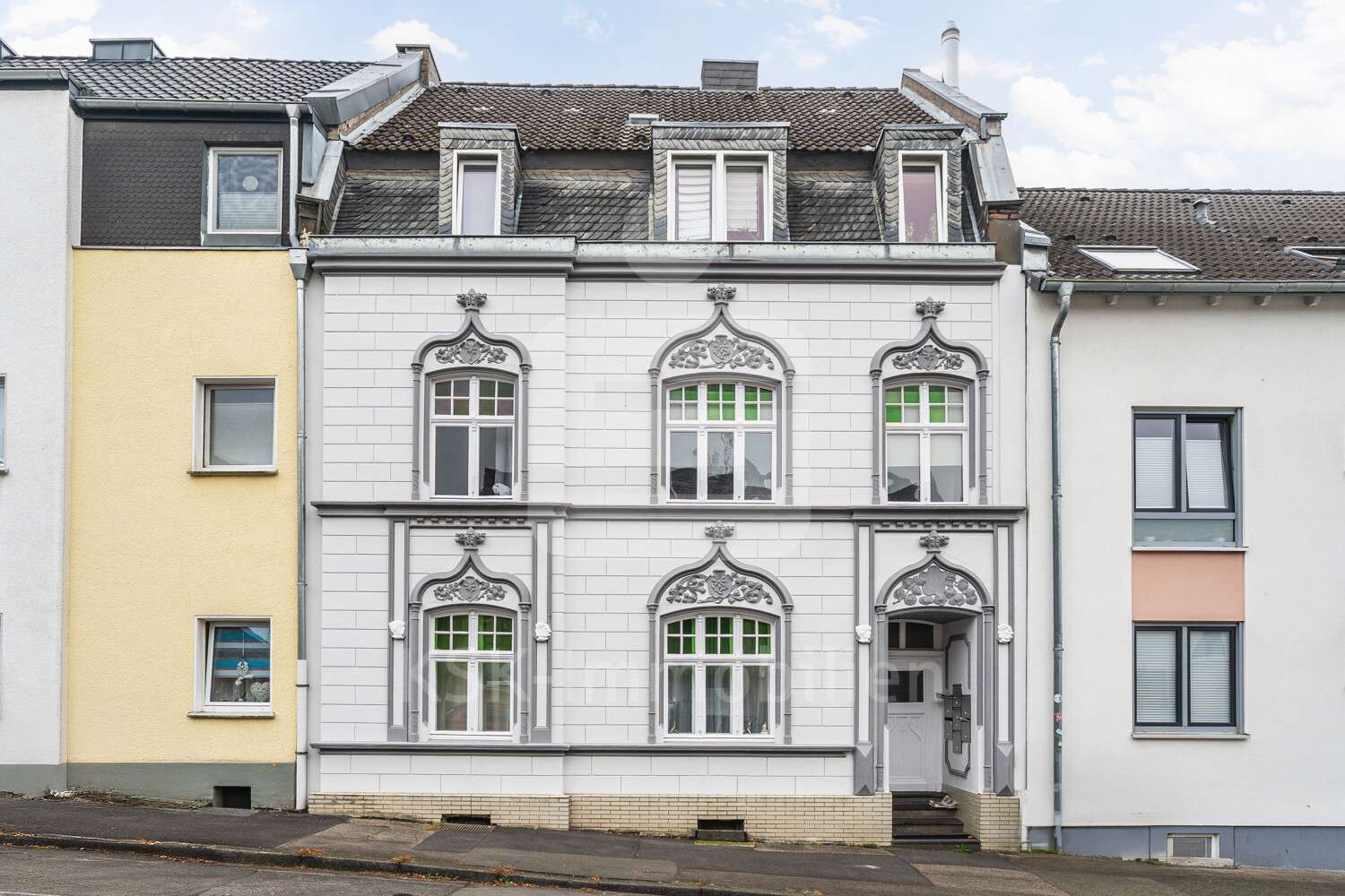 Außenaufnahme - Mehrfamilienhaus in 51465 Bergisch Gladbach mit 431m² kaufen