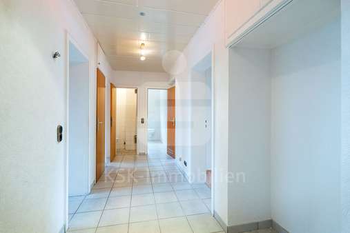 Flur - Etagenwohnung in 51399 Burscheid mit 82m² kaufen