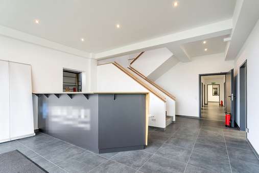 Foyer Erdgeschoss - Lager in 51688 Wipperfürth mit 112m² kaufen