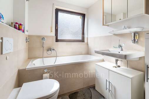 Badezimmer Badezimmer - Maisonette-Wohnung in 50354 Hürth mit 84m² kaufen