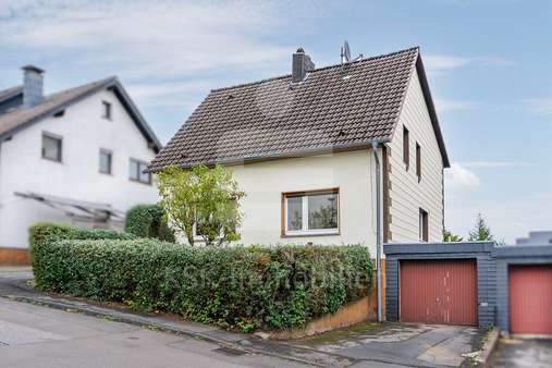 Außenansicht Außenansicht - Einfamilienhaus in 51789 Lindlar mit 156m² kaufen