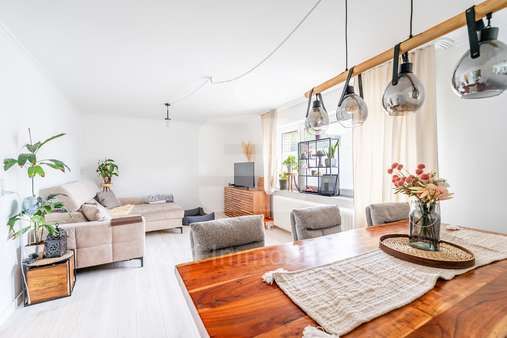 Wohn- und Esszimmer Erdgeschoss - Doppelhaushälfte in 53757 Sankt Augustin mit 88m² kaufen