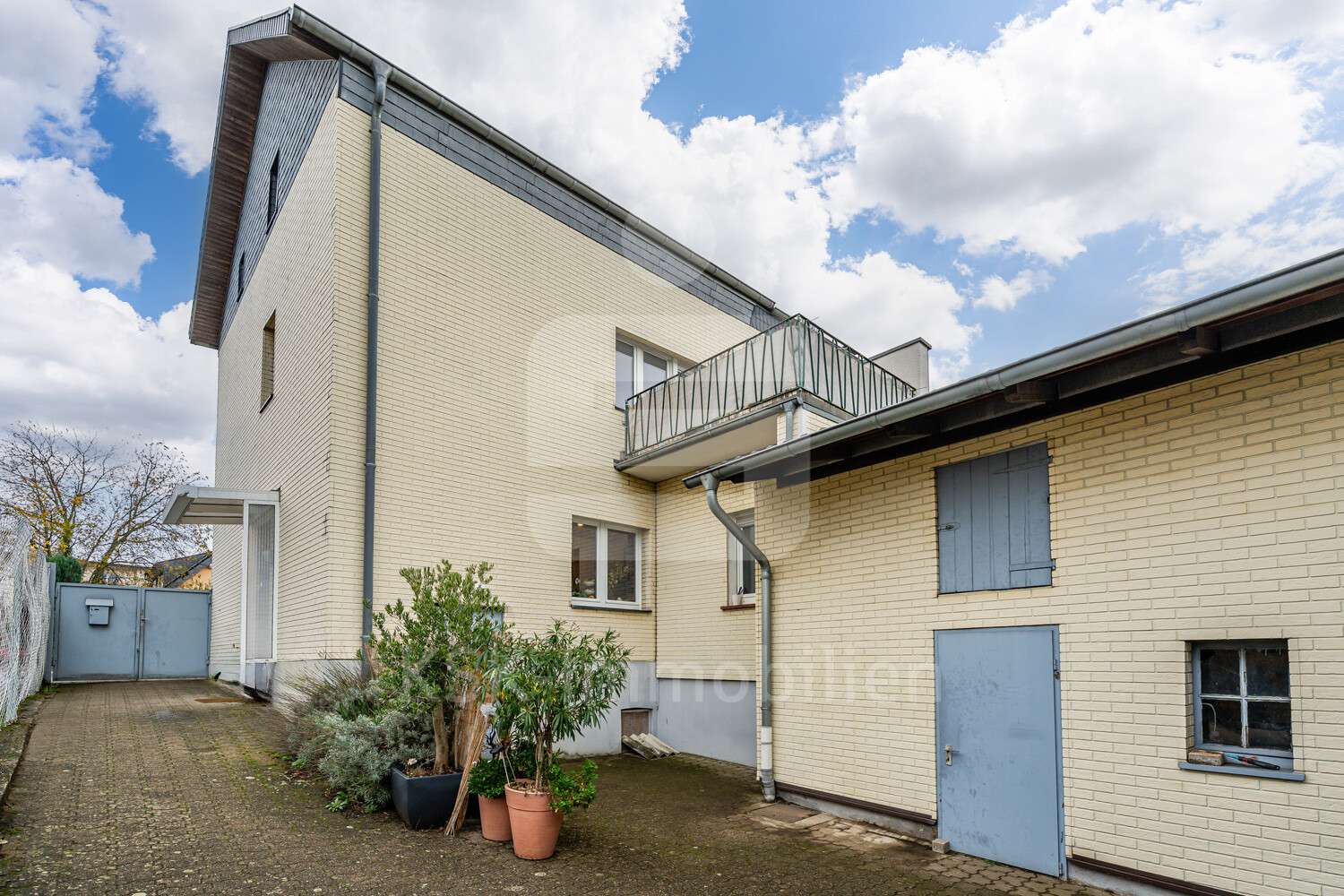 Aussenansicht - Doppelhaushälfte in 53757 Sankt Augustin mit 88m² kaufen