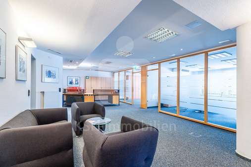 Empfangsbereich 1. Obergeschoss - Bürohaus in 53783 Eitorf mit 855m² mieten