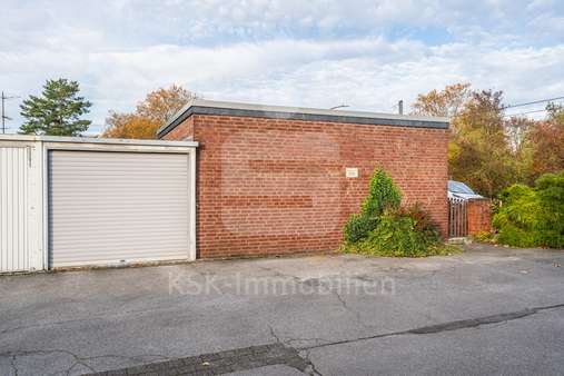 Außenaufnahme  - Bungalow in 50827 Köln mit 91m² kaufen