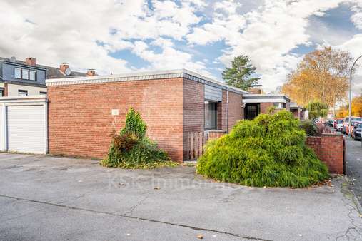 Außenaufnahme  - Bungalow in 50827 Köln mit 91m² kaufen