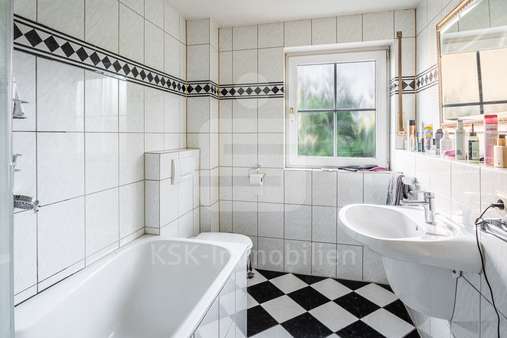 Badezimmer - Etagenwohnung in 51429 Bergisch Gladbach / Bensberg mit 78m² kaufen