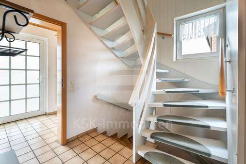 Flur Erdgeschoss - Doppelhaushälfte in 51688 Wipperfürth mit 102m² kaufen