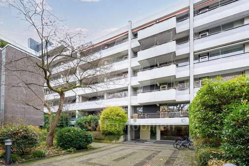 Außenansicht - Etagenwohnung in 50858 Köln mit 128m² kaufen