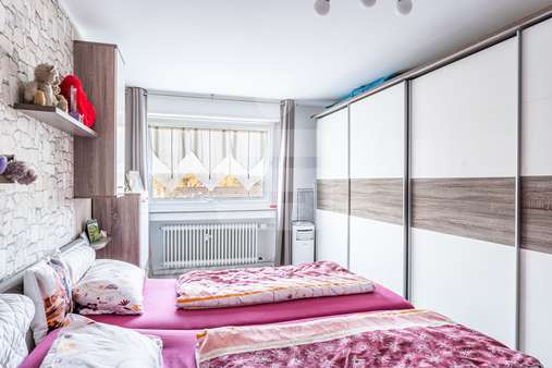 Schlafzimmer - Etagenwohnung in 51427 Bergisch Gladbach mit 97m² kaufen