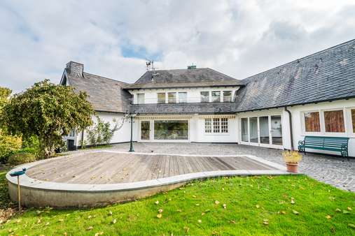Außenansicht  - Villa in 51399 Burscheid mit 283m² kaufen