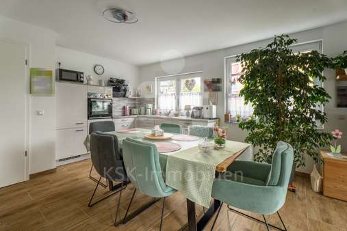 Wohnbereich mit Küche Wohnung Erdgeschoss  - Mehrfamilienhaus in 50374 Erftstadt / Dirmerzheim mit 239m² kaufen