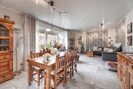 Wohn- und Esszimmer - Bungalow in 50129 Bergheim mit 104m² kaufen