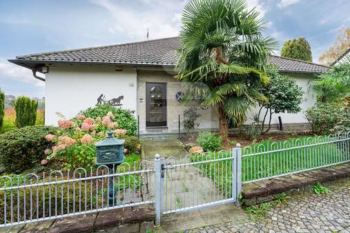 Außenansicht Außenansicht - Einfamilienhaus in 51399 Burscheid mit 264m² kaufen