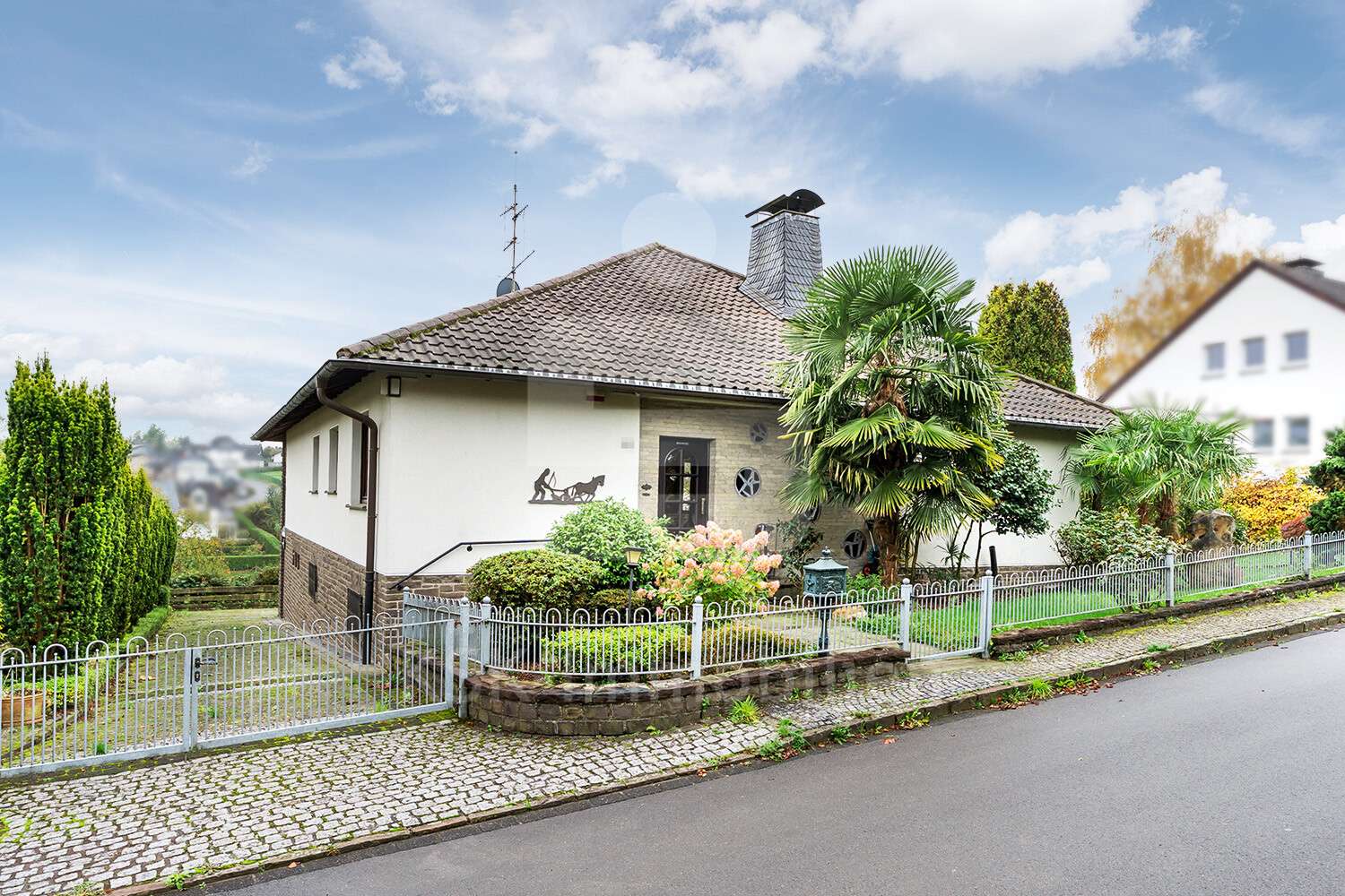 Außenansicht Außenansicht - Einfamilienhaus in 51399 Burscheid mit 264m² kaufen