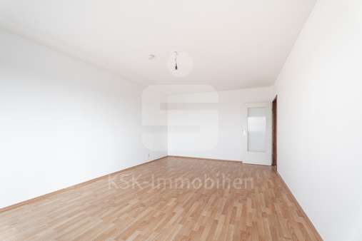 Wohnzimmer - Etagenwohnung in 50374 Erftstadt / Liblar mit 60m² kaufen