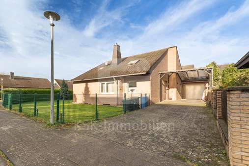 Außenansicht - Einfamilienhaus in 50189 Elsdorf mit 130m² kaufen