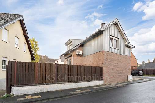 Seitenansicht - Einfamilienhaus in 50127 Bergheim mit 149m² kaufen