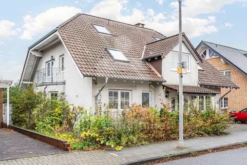 Außenansicht - Zweifamilienhaus in 50769 Köln / Roggendorf/Thenhoven mit 305m² kaufen