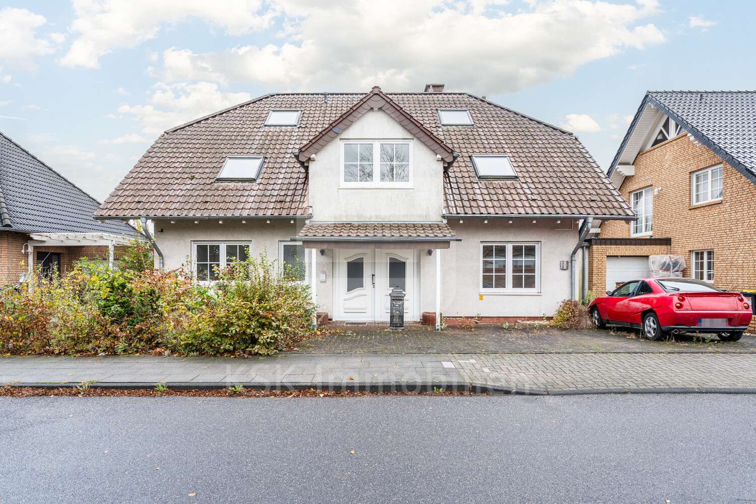 Außenansicht - Zweifamilienhaus in 50769 Köln / Roggendorf/Thenhoven mit 305m² kaufen
