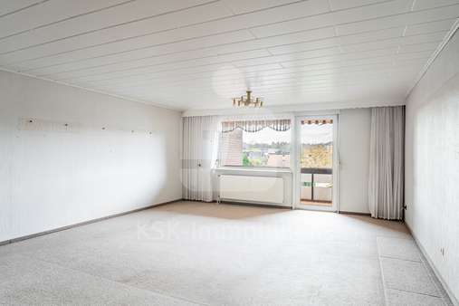 Wohnzimmer - Etagenwohnung in 50226 Frechen mit 80m² kaufen