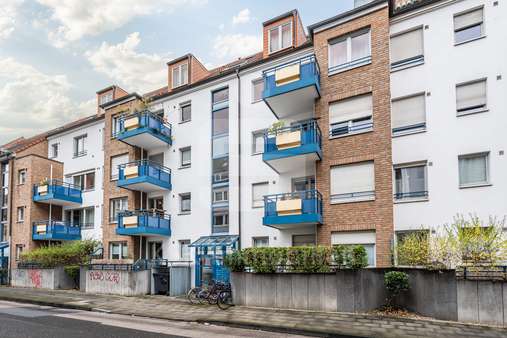 Außenaufnahme  - Erdgeschosswohnung in 50823 Köln mit 56m² kaufen
