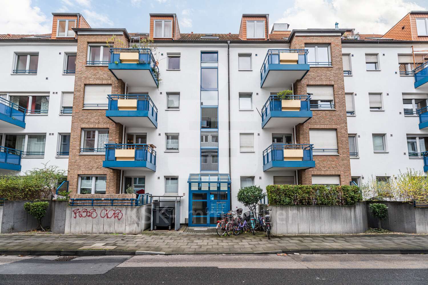 Außenaufnahme  - Erdgeschosswohnung in 50823 Köln mit 56m² kaufen