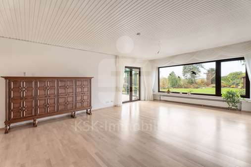 Wohnzimmer - Bungalow in 50374 Erftstadt / Dirmerzheim mit 132m² kaufen